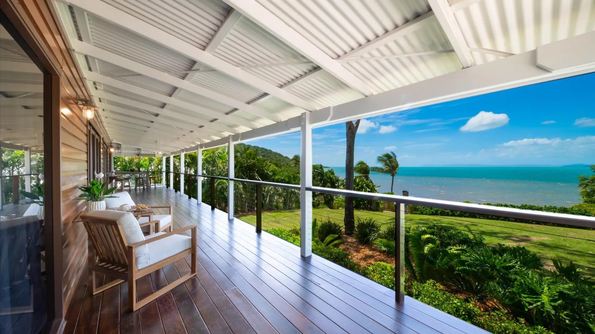 ****  Freedom Shores Resort Airlie Beach Cannon Valley Australia